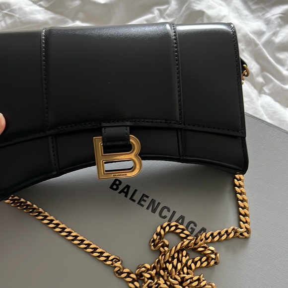 Balenciaga Hour Glass Wallet on Chain - Picture 5 of 6